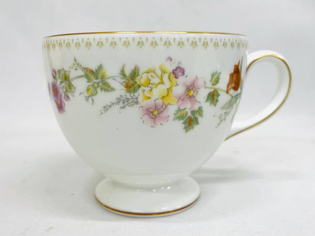 H747*1　未使用　Wedgwood　ウェッジウッド　MIRABELLE　ミラベル　R4537　カップ＆ソーサー 2客セット　金彩　花　フラワー　食器　箱付き_画像2