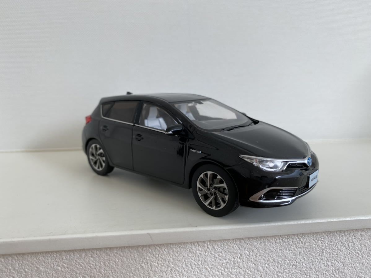 ★トヨタ 1/30 新型 オーリス ハイブリッド AURIS 後期 カラーサンプル ミニカー 非売品 209 ブラックマイカ 黒_画像6