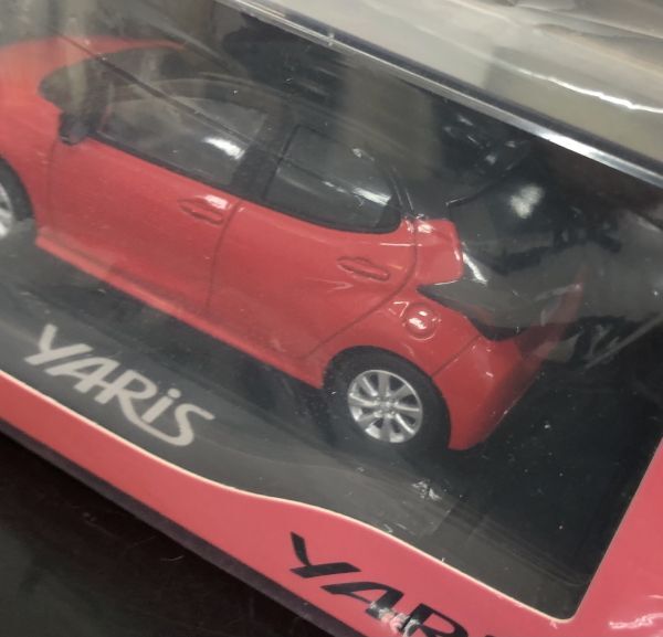 未開封保管品 TOYOTA YARIS ミニカー 1/30スケール ダイキャスト製 2SR ブラック×コーラルクリスタルシャイン トヨタ ヤリス 200460_画像4