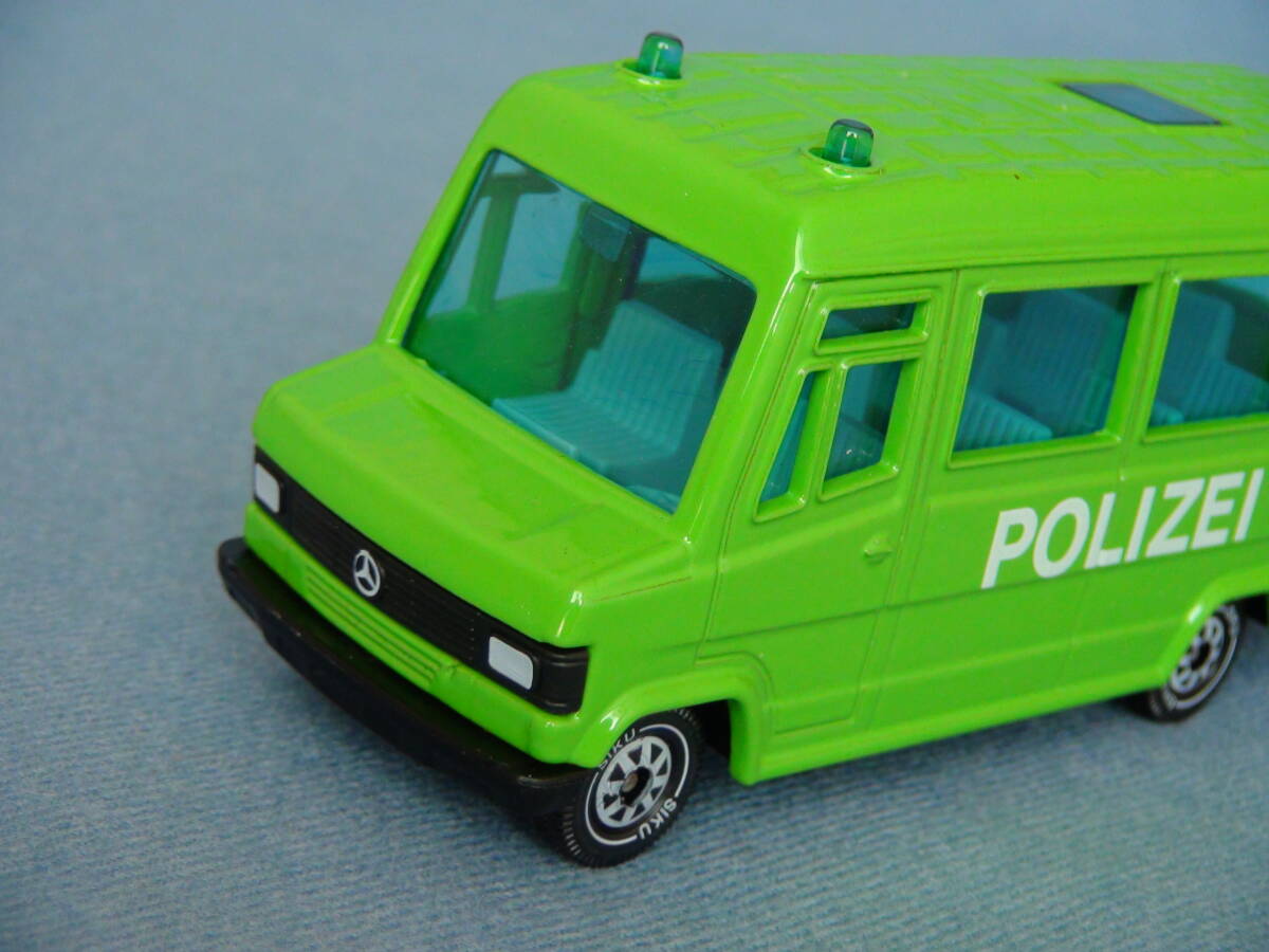 【希少】1980年代西ドイツSIKUジク1/55メルセデス・ベンツ809D型POLIZEI警察用ミニバス/人員輸送車・希少色黄緑・美品/箱付の画像3