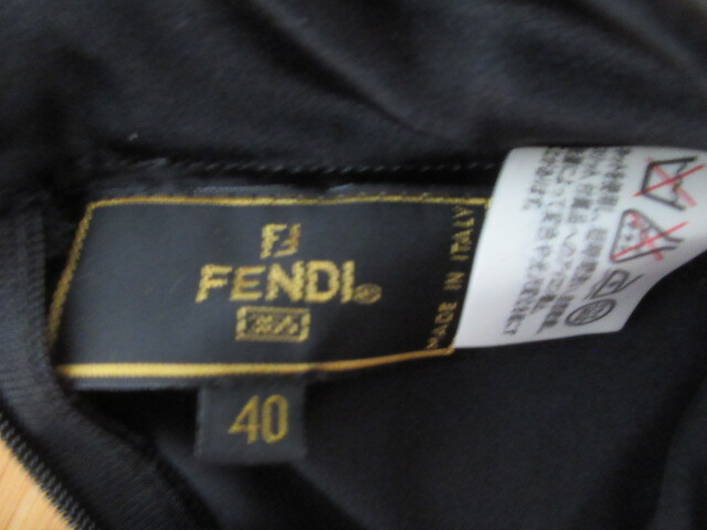  FENDI フェンディ イタリア製　黒　シルク　半袖ブラウス　４０サイズ_画像4