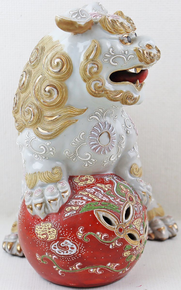 S◎中古品◎置物『九谷焼 獅子』 玉獅子 玉乗り獅子 縁起物 厄除け 招福 白 工芸品 サイズ(約):W18×H21.8×D16.5cm 本体のみ_画像2