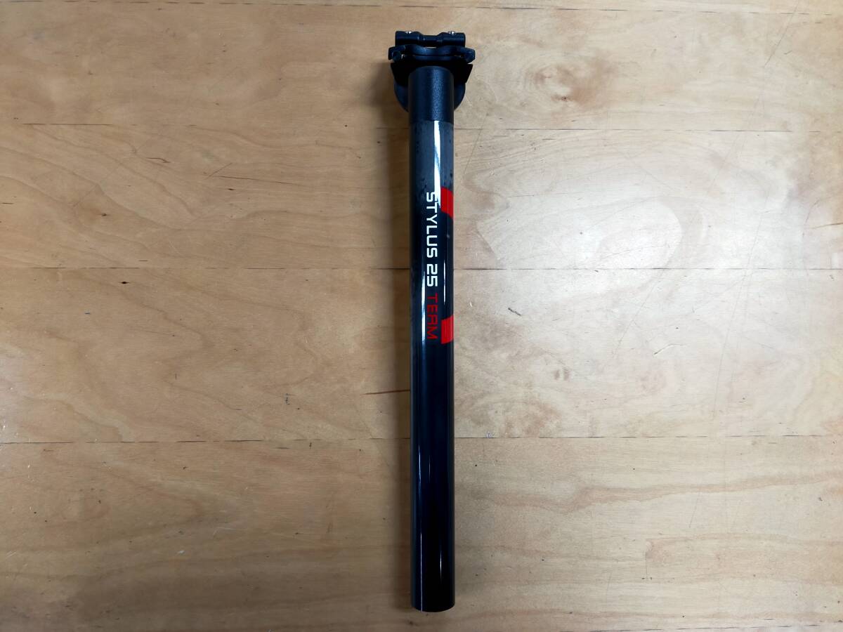 STYLUS 25 TEAM 27.2×350mm セットバック25mm カーボン スタイラス 3T