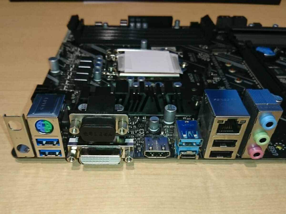 ASRock Z390 PHANTOM GAMING 4 LGA1151 動作確認品 (O31913)の画像3