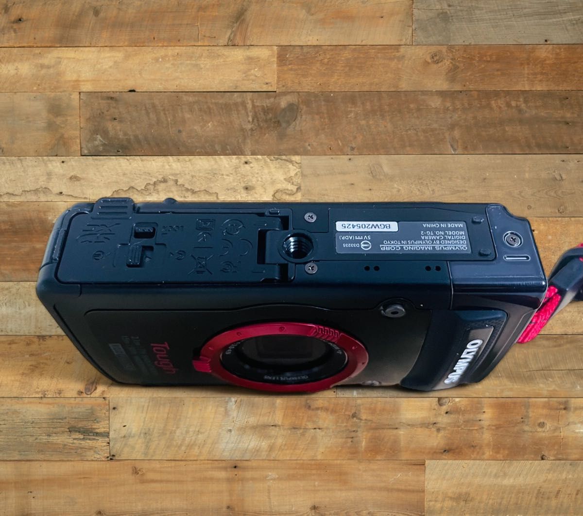 (美品) OLYMPUS TG-2 デジタルカメラ RED色