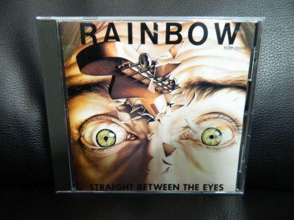 (61)　 RAINBOW　　　/　 　STRAIGHT BETWEEN THE EYES　　　日本盤　　　ジャケ、経年の汚れあり_画像1