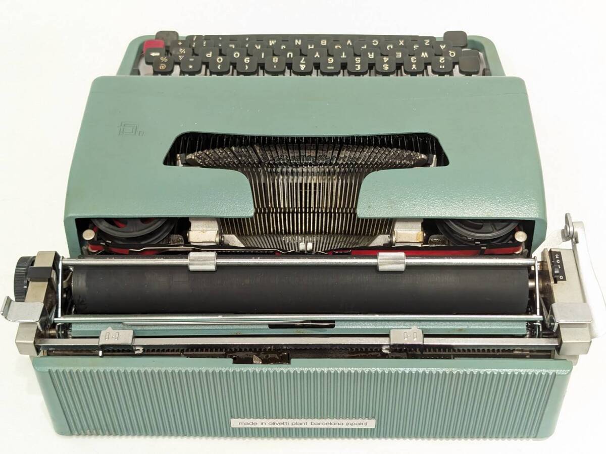 【B13867AK】Olivetti Lettera 32 オリベッティ タイプライター 現状品 油圧に難あり 昭和レトロ ジャンク 動作未確認の画像7