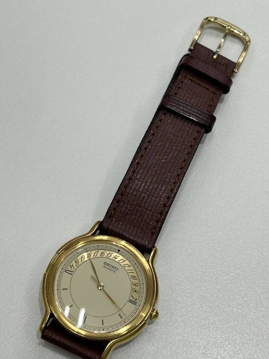 【D2334SS】SEIKO セイコー シャリオ 7432-6A00 腕時計 不動 17 JAPAN 8 レザー クォーツ ゴールドカラー コレクション クオーツの画像1