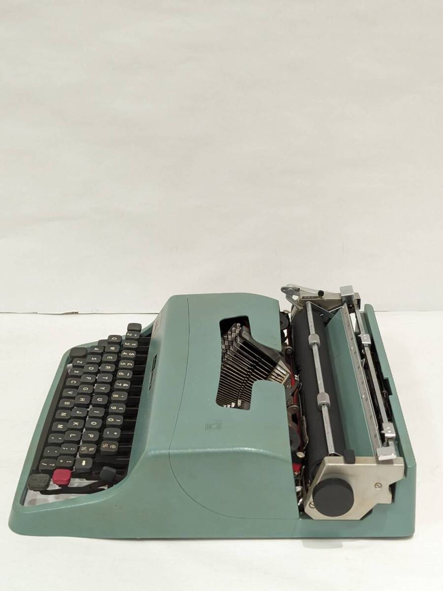 【B13867AK】Olivetti Lettera 32 オリベッティ タイプライター 現状品 油圧に難あり 昭和レトロ ジャンク 動作未確認の画像5