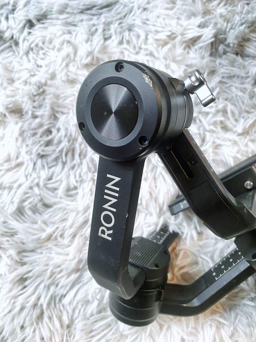 【実用品】 DJI ディージェイアイ RONIN-S ジンバル 手持ち スタビライザー 動画撮影 RS2 RS3よりお得