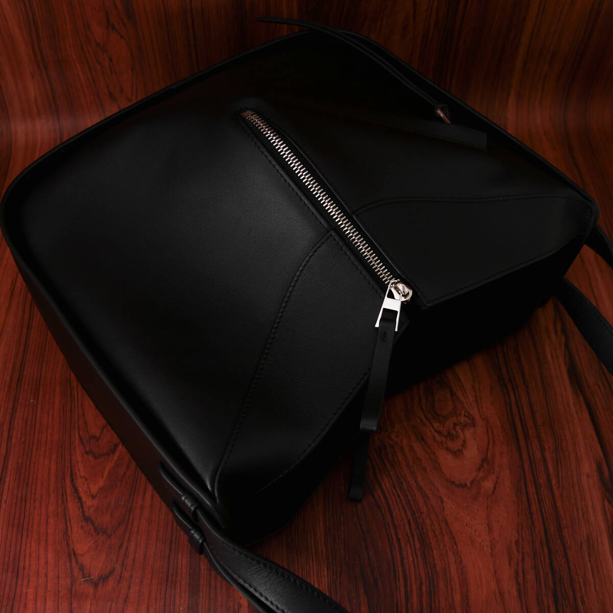 新品級極美品 LOEWE ロエベ ハンモック スモール クラシックカーフ レザー バッグ ハンドバッグ ショルダー 黒 正規品 レディース メンズの画像7