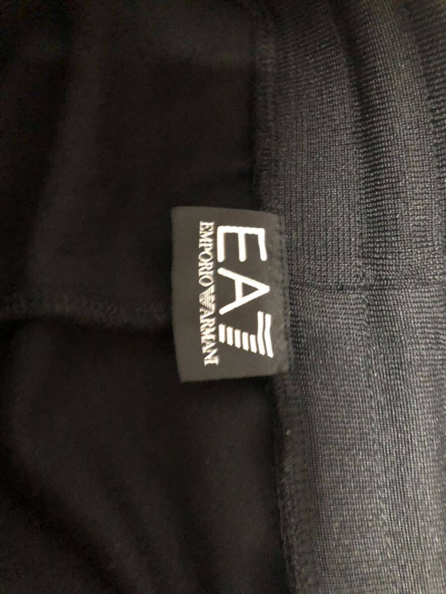 EMPORIO ARMANI （エンポリオアルマーニ） EA7（イーエーセブン）ジャージ素材ボトムス黒 Sサイズ 室内試着のみ ほぼ未使用極美品 送料無料_画像4