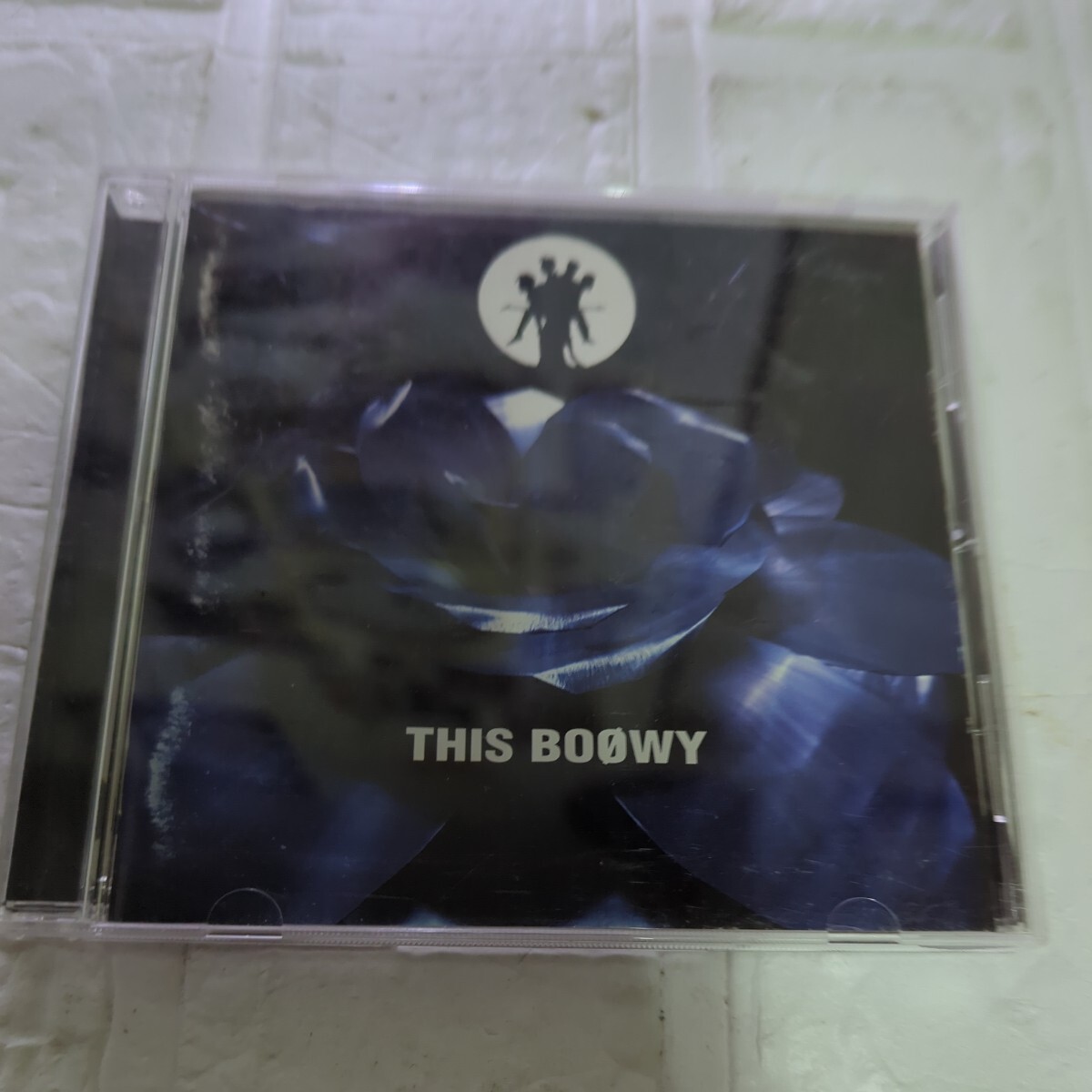 BOOWY　ＴＨＩＳ BOOWY　ベストアルバム　ジャケットにすりきずがあります_画像1