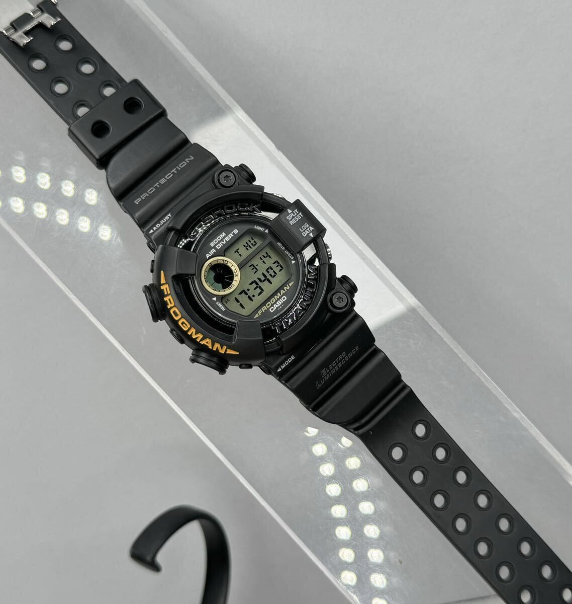 極美品G-SHOCK DW-8200BM-1T FROGMAN フロッグマン MEN IN BLACK2 メンインブラック2 MIB2 チタンケース ブラック 潜水蛙 スクリューバック_画像10