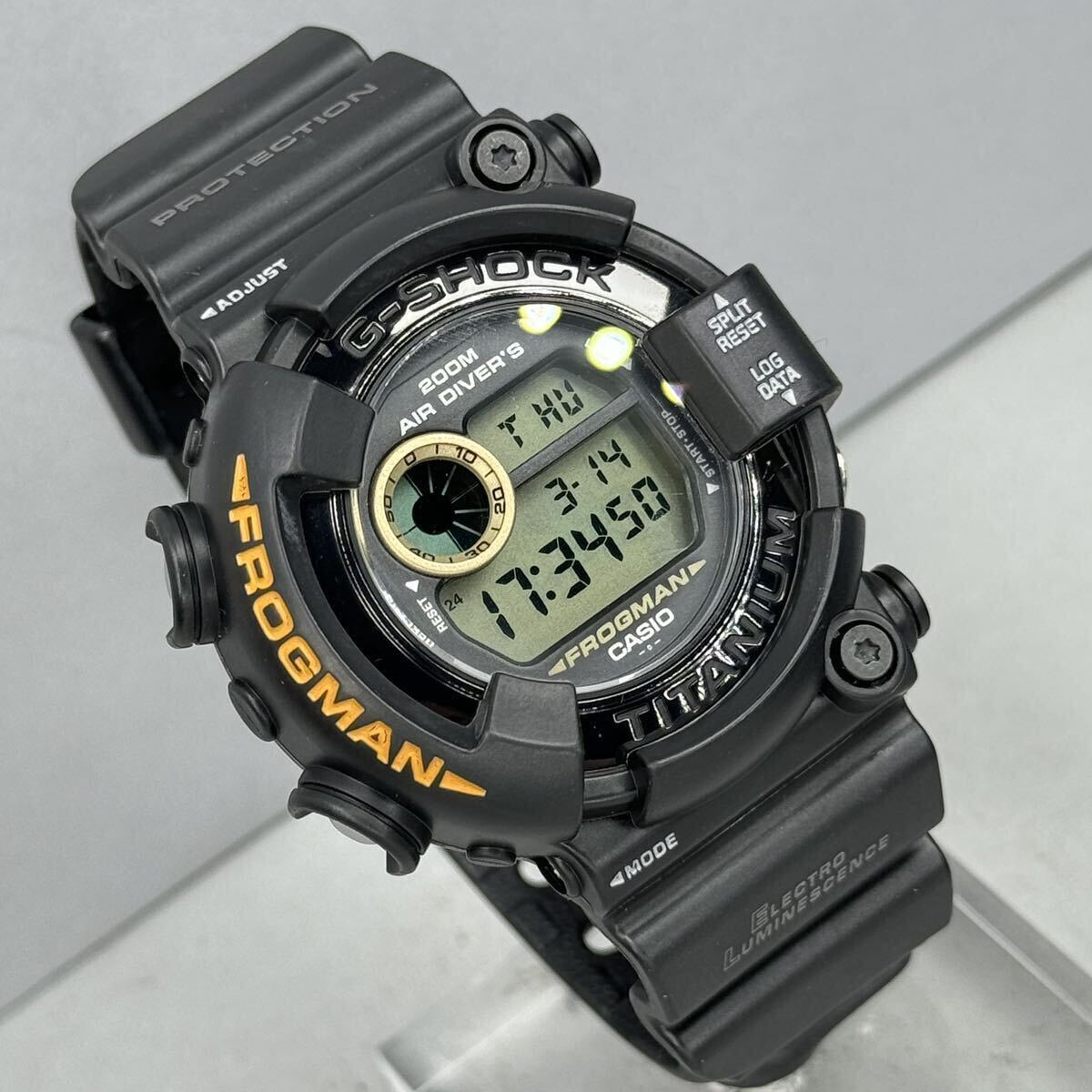 極美品G-SHOCK DW-8200BM-1T FROGMAN フロッグマン MEN IN BLACK2 メンインブラック2 MIB2 チタンケース ブラック 潜水蛙 スクリューバック_画像2