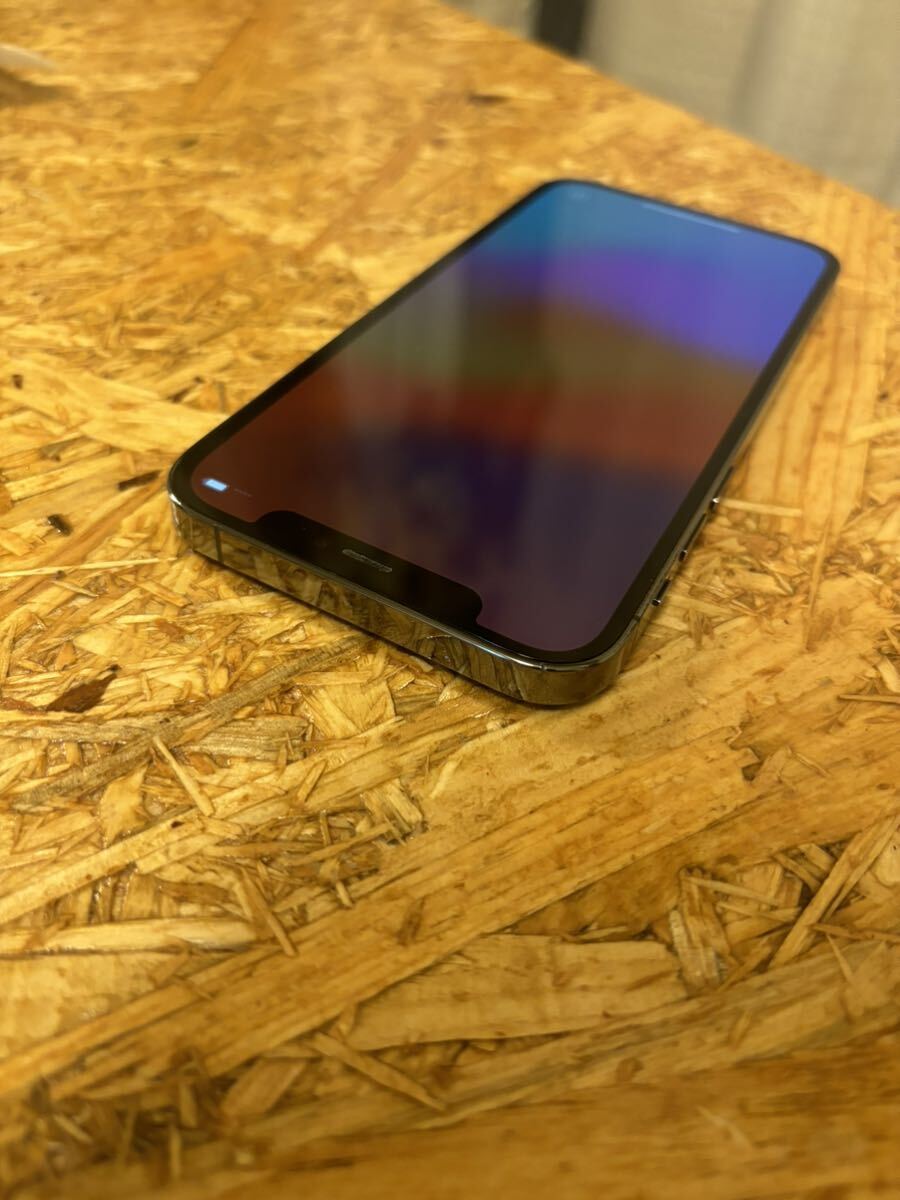 Apple iPhone 12 Pro 128GB グラファイト SIMフリーの画像4