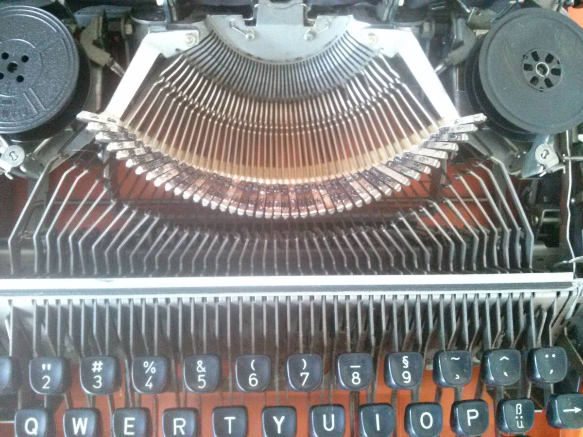 [TN-568] rare goods /BROTHER Young Elite typewriter / retro / Vintage / antique [HK]