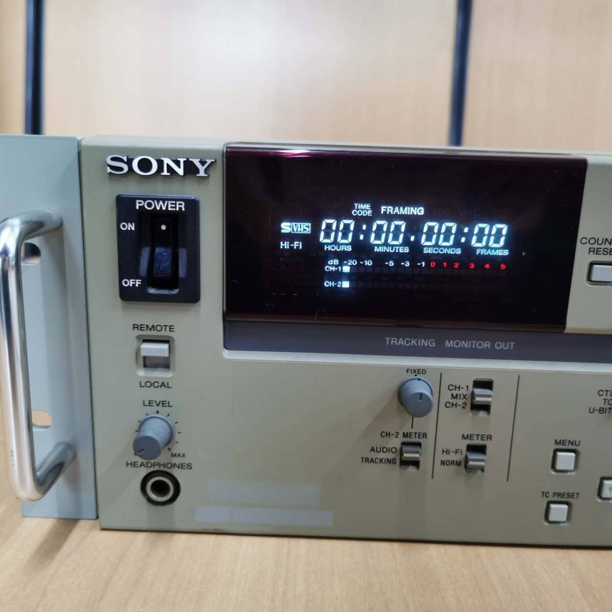 SONY 業務用ビデオカセットプレーヤー　SVP-5600　ジャンク品★通電のみ確認_画像2