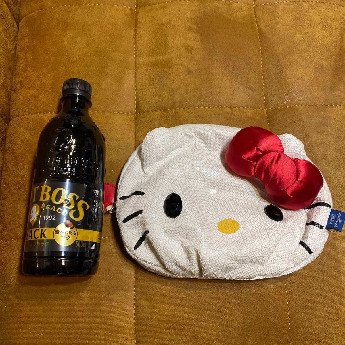 hallmark × SANRIO ハローキティ　スパンコール　ポーチ