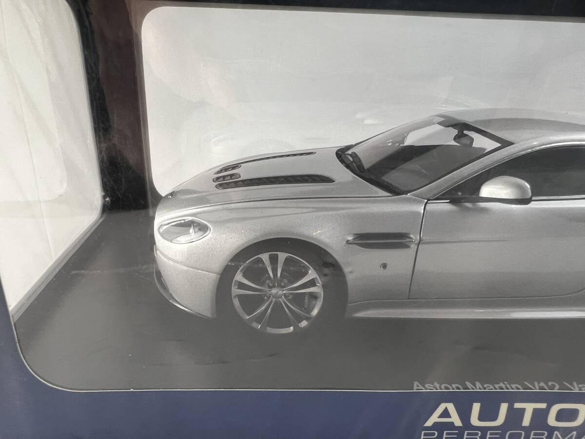 未開封 1/18 AUTOart Aston Martin V12 Vantage Silver 70206 / オートアート アストンマーチン V12 ヴァンテージ シルバー １円～の画像3