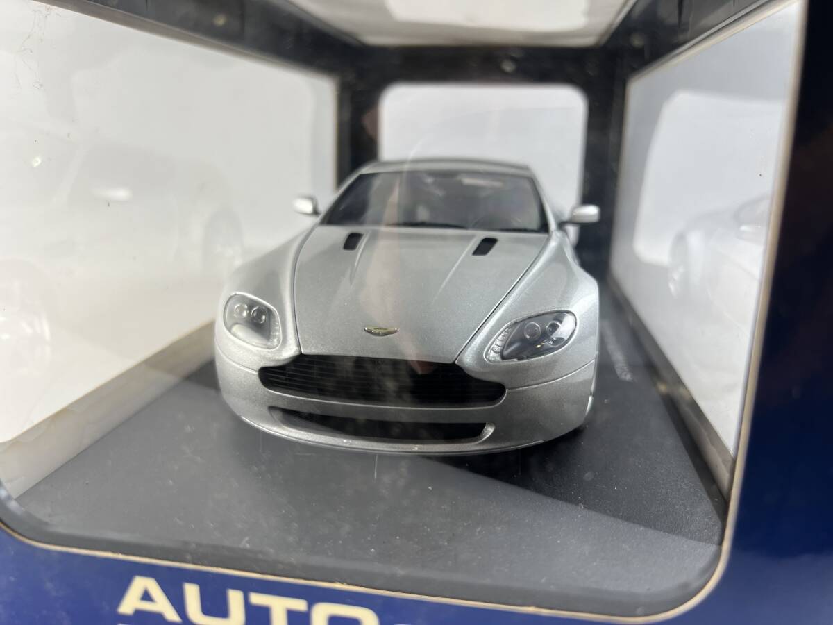 ほぼ未使用 保管品 AUTOart オートアート 1/18 Aston Martin アストンマーティン V8 ヴァンテージ シルバー 70201 ミニカー １円～ Bの画像2