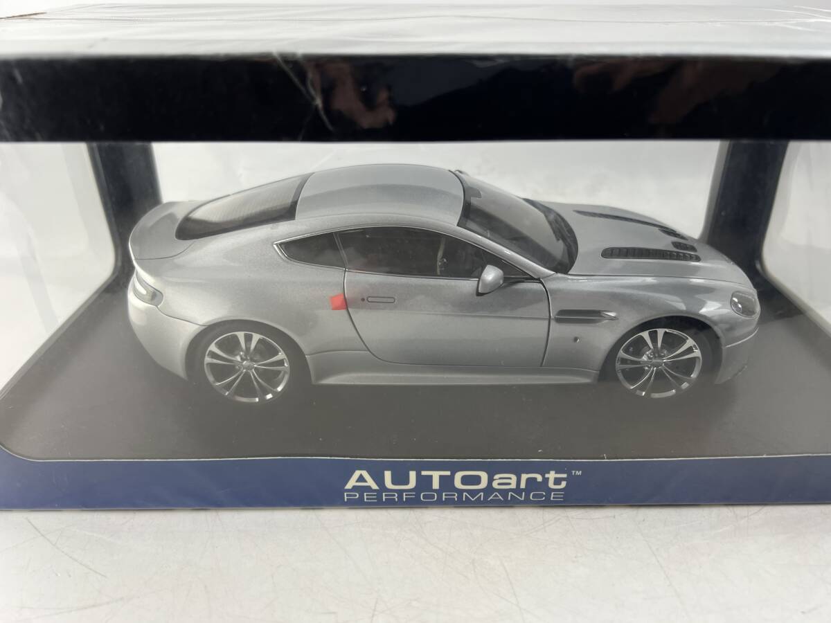 未開封 1/18 AUTOart Aston Martin V12 Vantage Silver 70206 / オートアート アストンマーチン V12 ヴァンテージ シルバー １円～ Xの画像5
