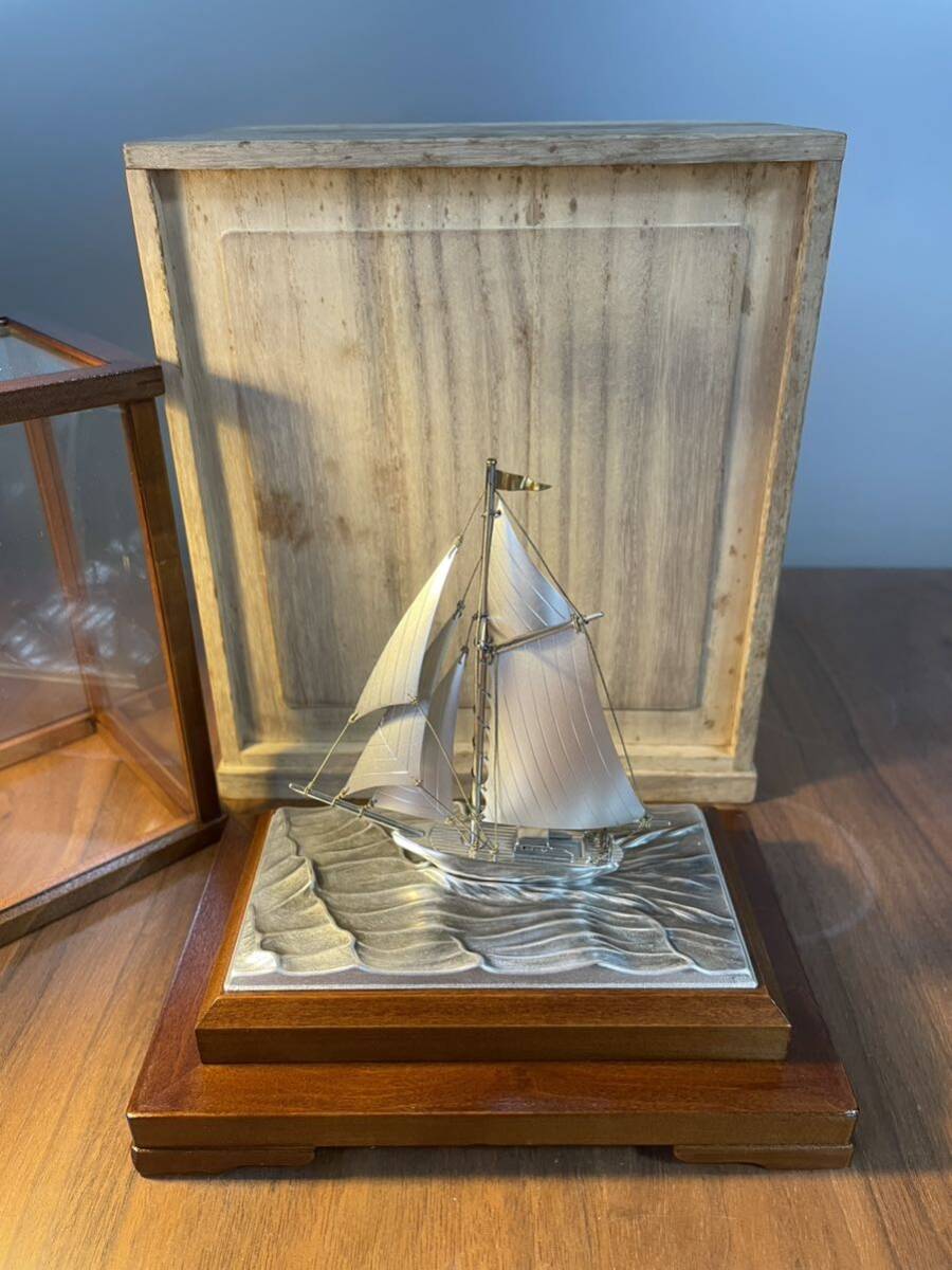 《値下即決早い者勝ち》銀 ヨット STERLING 960 刻印 スターリングシルバー SEKI 関工芸 置物 ガラスケース 木箱 船 帆船 銀製 SILVERの画像1