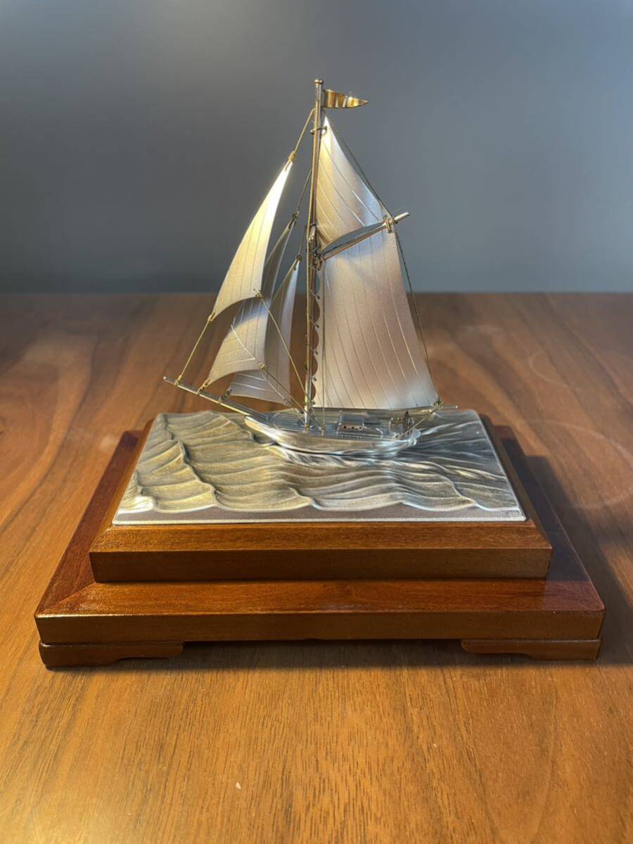 《値下即決早い者勝ち》銀 ヨット STERLING 960 刻印 スターリングシルバー SEKI 関工芸 置物 ガラスケース 木箱 船 帆船 銀製 SILVERの画像3