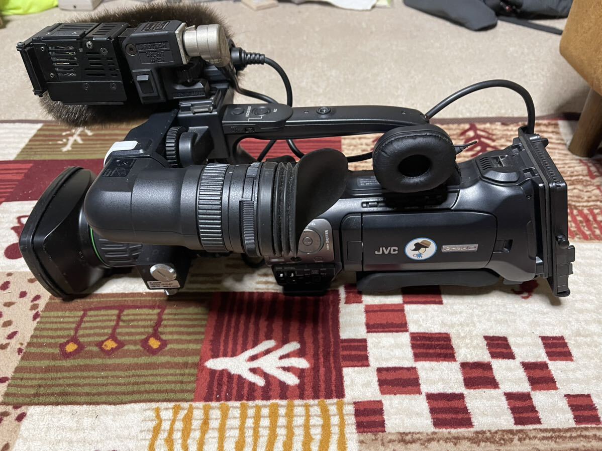 JVC GY-HM750 業務用ビデオカメラ マイク ライト装備の画像2