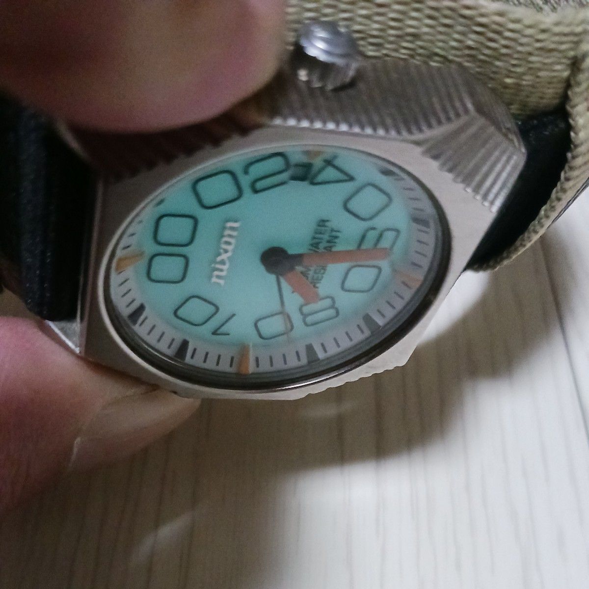 NIXON腕時計　Incognito The Operative　マジックテープベルト　バックライト付き　中古　激レア商品　レトロ