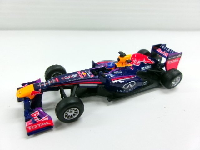 スパーク 1/64 レッド ブル RB9 ワールドチャンピオン 2013 S.ベッテル + メルセデス F1 W06 ハイブリッド L.ハミルトン (6143-181)_画像2