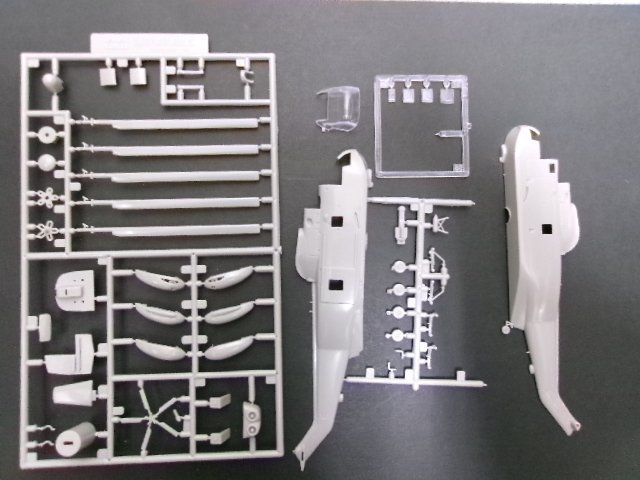 小鹿タミヤ 1/100 シコルスキー SH-3A/D + ハセガワ 1/72 TA-4J スカイホーク トレーナー キット (7392-51)_画像6