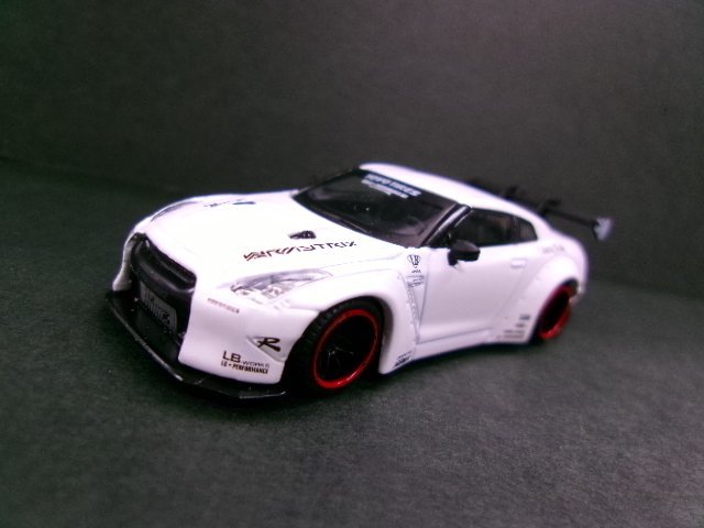 TSMモデル ミニGT 1/64 LBワークス ニッサン R35 GT-R Type1 リアウイング Ver.1 マットホワイト 左ハンドル (6143-200)_画像2