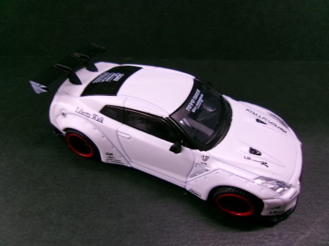 TSMモデル ミニGT 1/64 LBワークス ニッサン R35 GT-R Type1 リアウイング Ver.1 マットホワイト 左ハンドル (6143-200)_画像6