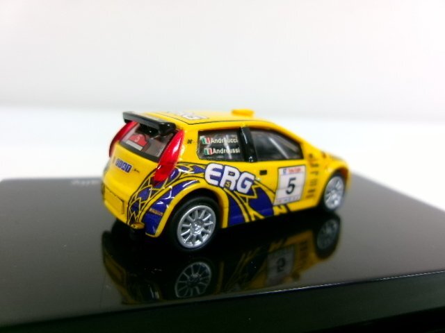 リッコ 1/87 ランチア デルタ HF インテグラーレ EVO 2 ラリー 1992 + フィアット プント 2003 ラリー セット (4122-318)_画像8