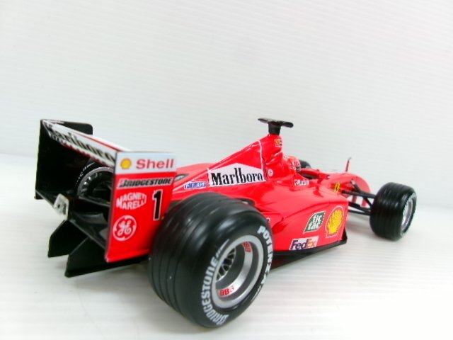 マテル 1/18 フェラーリ F2001 #1 M.シューマッハ タバコデカール仕様 (8179-562)の画像2