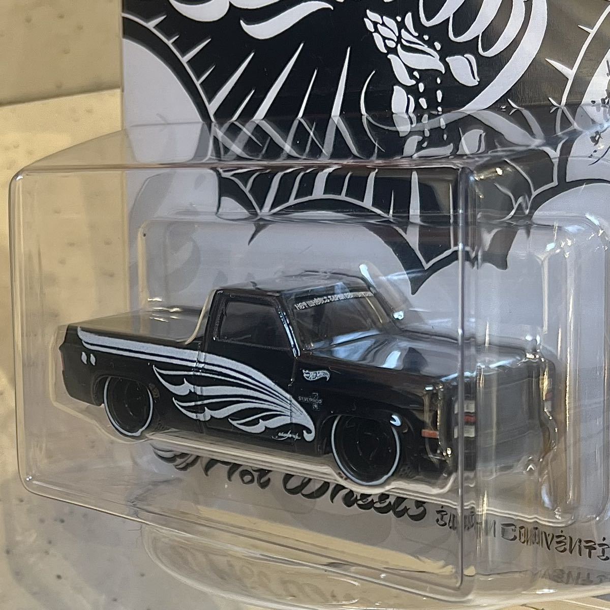 ホットウィール ジャパン コンベンション 限定 カー 右向き Hot Wheels ミニカーアゴーゴー '83 CHEVY SILVERADO USUGROW 薄黒 b