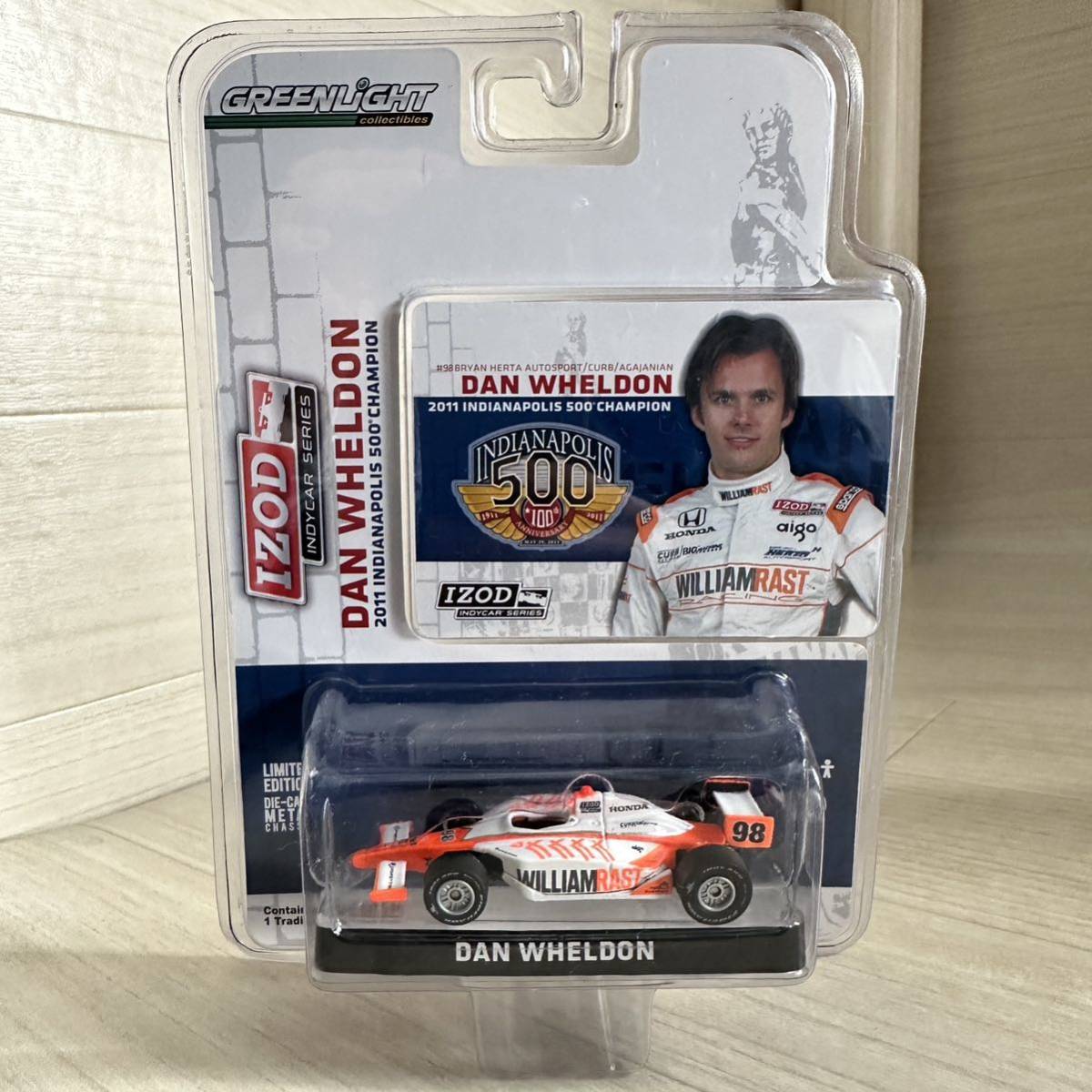 【A0291-8】未開封 『1/64 IZOD #98 グリーンライト DAN WHELDON 2011 インディカー・シリーズ 500 CHAMPION』ミニカー レーシングカー_画像1