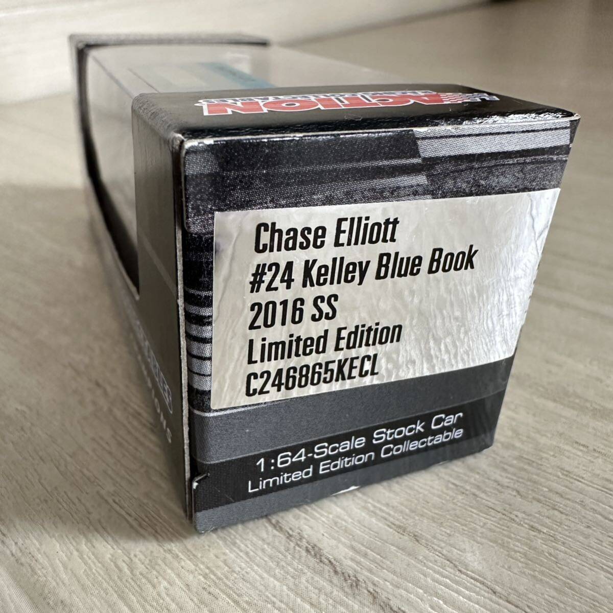 【A0313-7】未開封品『Action 1/64 ナスカー Chase Elliott #24 Kelley Blue Book 2016 SS C246865KECL』ミニカー レーシングカー_画像3
