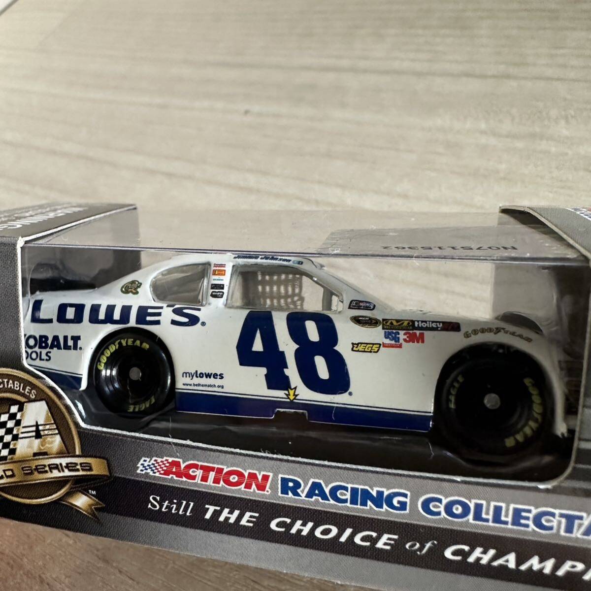 【A0314-26】未開封品『Action 1/64 ナスカー Jimmie Johnson #48 Lowe's Dover White 2012 Impala C482866LWJJ』ミニカー レーシングカーの画像5