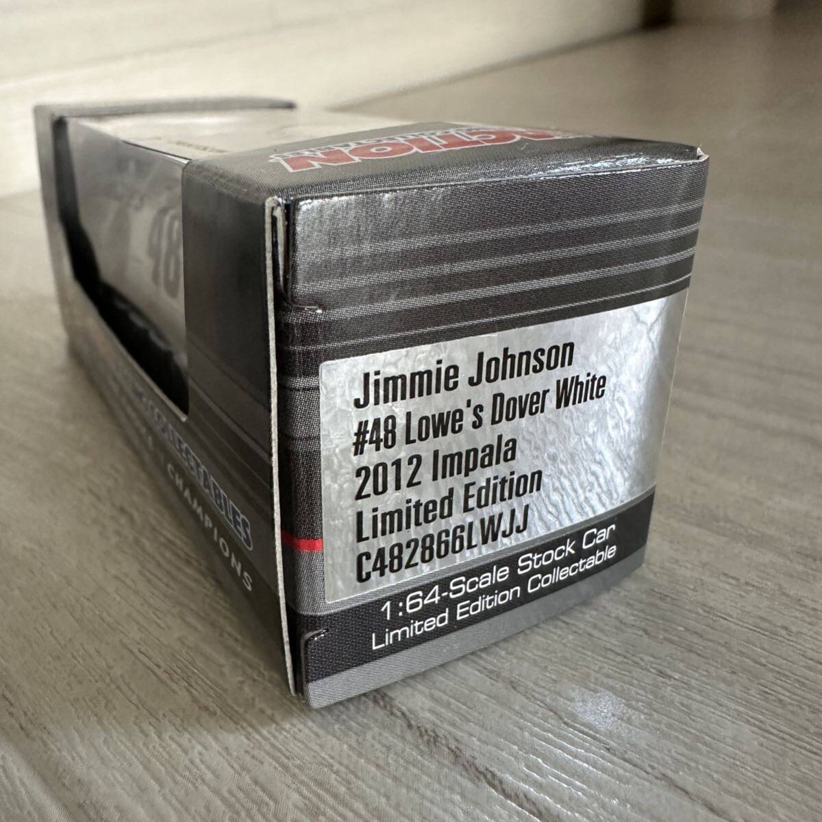 【A0314-26】未開封品『Action 1/64 ナスカー Jimmie Johnson #48 Lowe's Dover White 2012 Impala C482866LWJJ』ミニカー レーシングカーの画像3