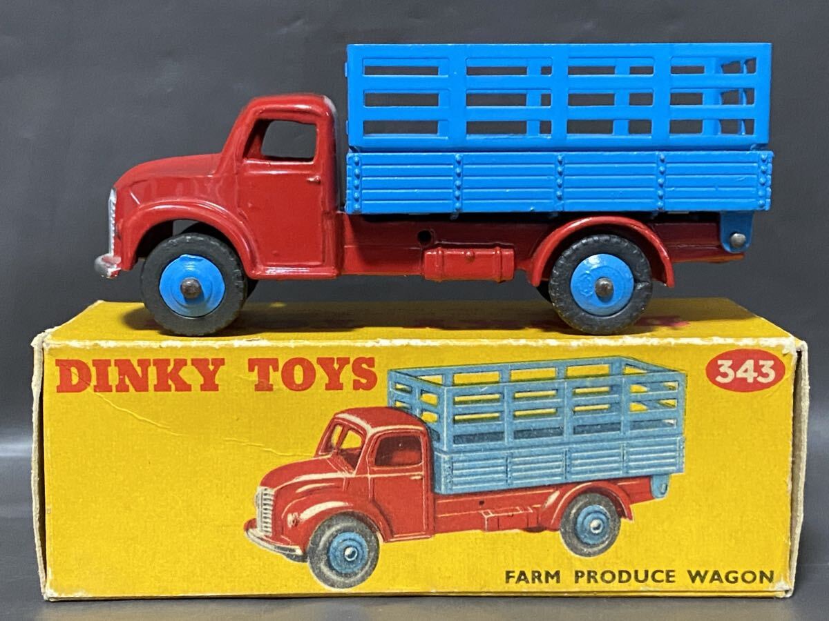 英 Dinky Toys #343　Farm Produce Wagon　　ディンキー Dodge Kew ダッジ　キュー　ファーム　トラック　ワゴン　vintage Meccano England_②ホイールは「blue convex(凸型) cast」