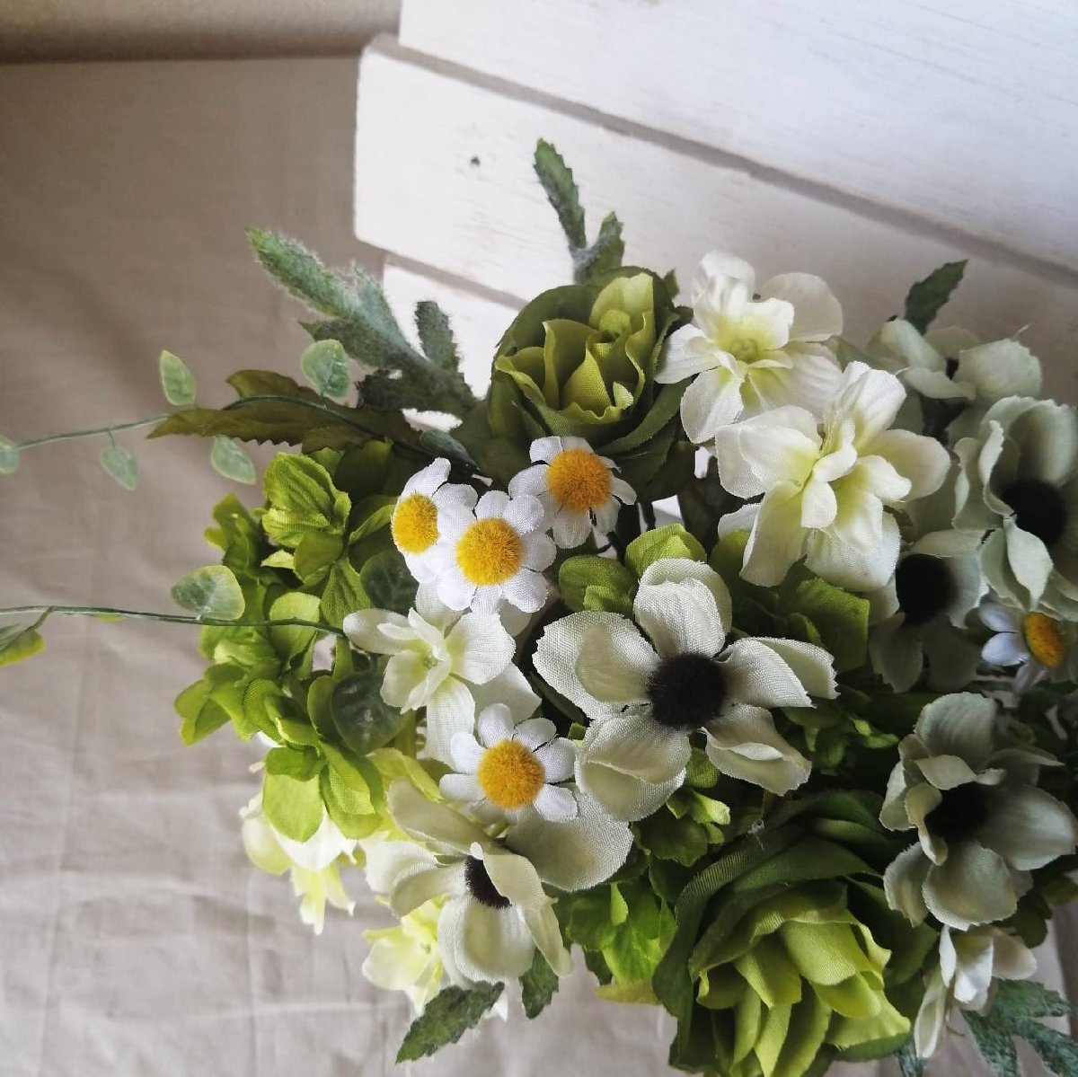 ◆グリーンのお花とカモミールのアレンジメント・造花 ギフト お祝い 新築祝い 結婚祝い 花倶楽部の画像5