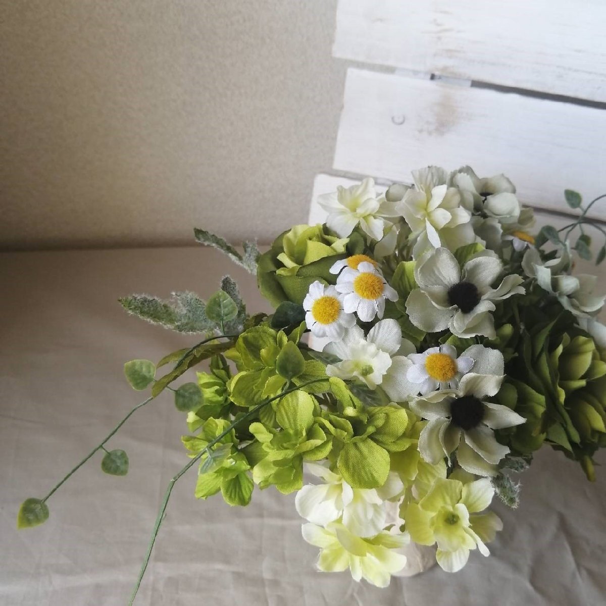 ◆グリーンのお花とカモミールのアレンジメント・造花 ギフト お祝い 新築祝い 結婚祝い 花倶楽部の画像2