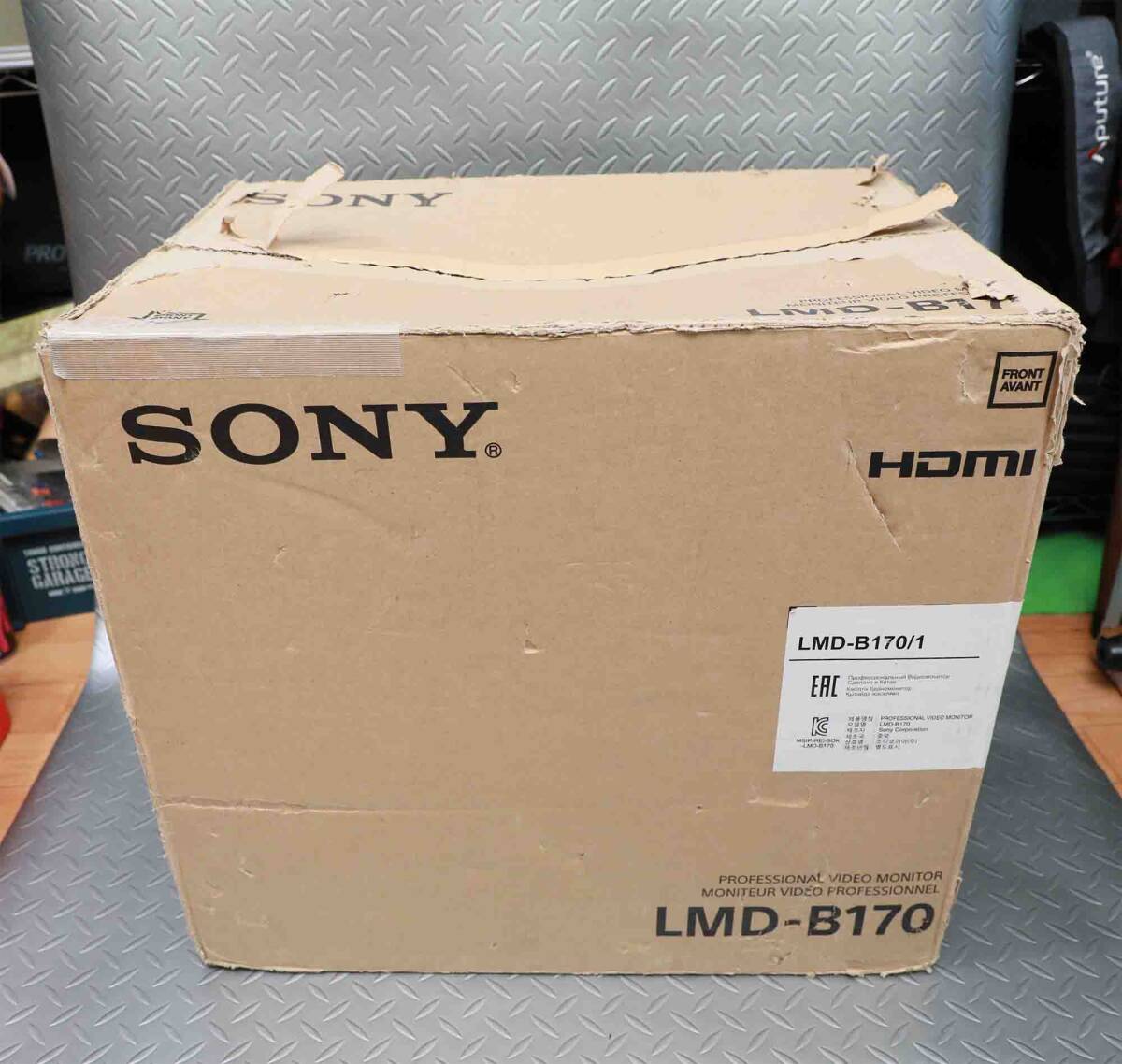 【送料無料】SONY LMD-B170 17型マルチフォーマット液晶モニター + PBU-L1 リチウムバッテリーアダプター付属【元箱・マニュアル付き】_画像9