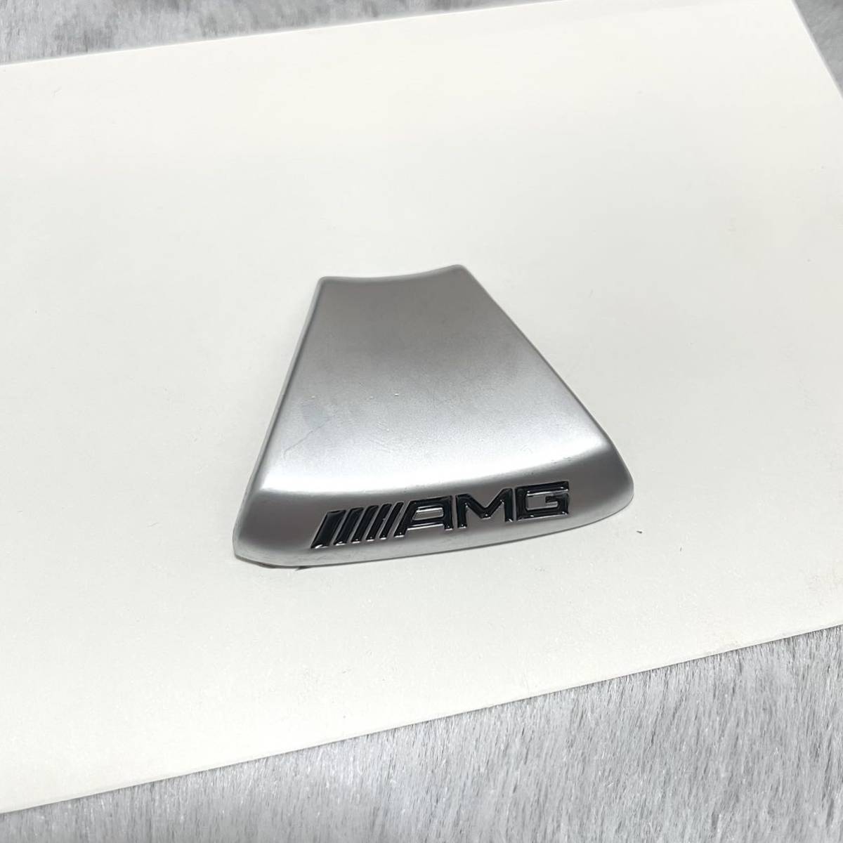 新型AMG メルセデスベンツD型ハンドルエンブレム　両面テープ付き　取り付け簡単_画像2