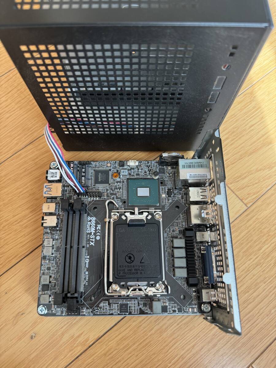 ASRock DeskMini B660/B/BB/BOX/JP ベアボーンキット_画像2