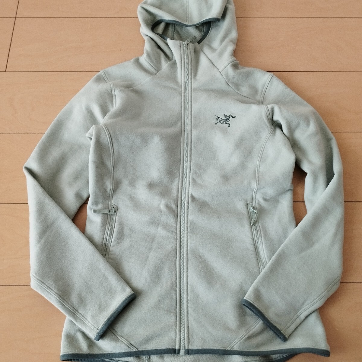 送230★アークテリクス◆KYANITE AR HOODY レディース　パーカー　1448　ARC’TERYX フーディ　カイヤナイトARフーディー　即決 ストレッチ_画像1