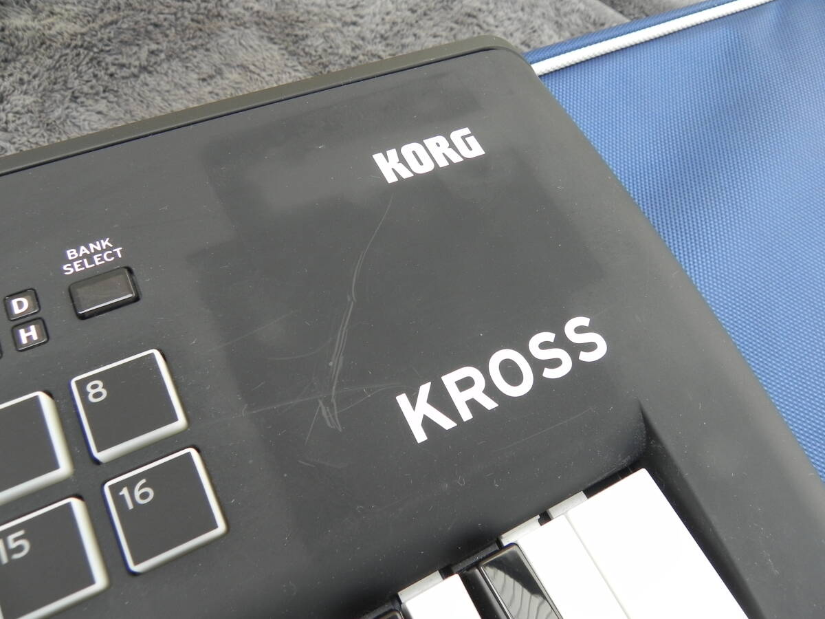 KORG ( コルグ ) / KROSS2-61 多機能61鍵キーボードシンセサイザー_付箋を貼ってあった跡が残っています