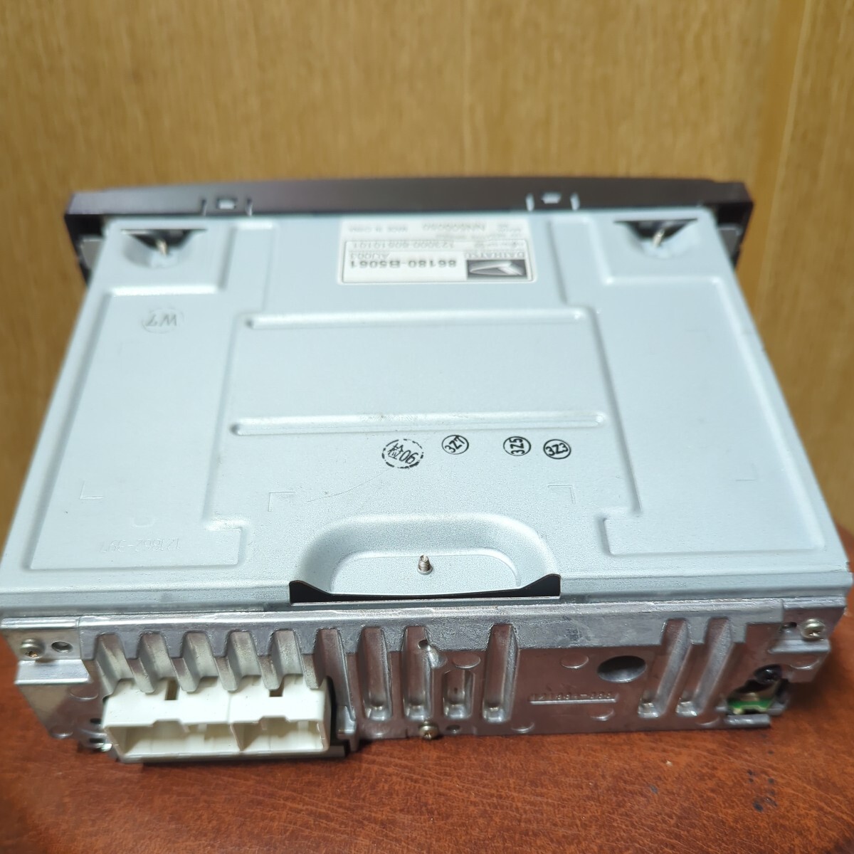 ダイハツ純正 86180-B5061 CD オーディオ デッキ AM FM AUX CDデッキ ミライース ハイゼット_画像2